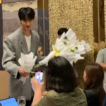 Riding high on the success of "Lovely Runner," actor Byeon Wooseok captivated Filipino journalists with a heartwarming gesture: gifting yellow roses, symbolizing enduring love and appreciation. Netizens, especially on theqoo, lauded his thoughtfulness, cementing his status as a considerate and charming actor.