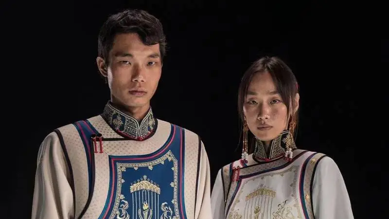 The Mongolian national team's uniforms for the Paris Olympics have garnered significant attention and praise from Korean online communities. Netizens admired the uniforms' traditional aesthetics and Mongolian warrior spirit.