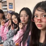 The parents of NewJeans members have publicly supported ADOR's CEO Min Heejin and accused HYBE of disparaging her, while expressing concerns about their daughters' treatment as trainees. The interview sparked a negative reaction from Korean online communities.