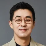 Reports suggest that Park Jiwon, CEO of HYBE, might resign, but HYBE has stated that no decision has been made. This news has sparked positive reactions in some Korean communities, particularly those supporting Min Heejin, due to existing internal conflicts.