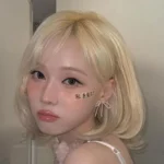 aespa's Winter has captured the hearts of fans with her recent photos showcasing her new blonde bob hairstyle during the group's activities in Japan. Fans have been overwhelmingly positive about Winter's new look, praising her stunning visuals and the refreshing charm of her hairstyle.