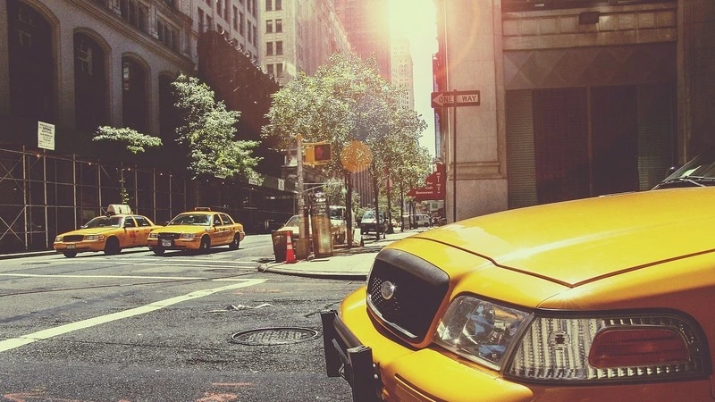 A story shared on social media about a taxi experience in Busan highlighted the digital divide in South Korea, where elderly people struggle to use the Kakao Taxi app. This incident sparked widespread empathy and discussion on a Korean community site.