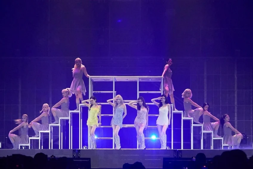 aespa successfully held their first solo concert in Taiwan as part of their 2024 world tour, attracting 25,000 fans over three performances. The event was highlighted by their hit songs and a humorous interaction with fans.