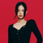 Jennie starred in the reality show My Name is Gabriel, where she lived as a bed and breakfast owner in Italy, and viewers quickly noticed her shoulders. While the show highlighted her life as 'Maria,' many fans focused on how her broad shoulders enhanced her appearance.