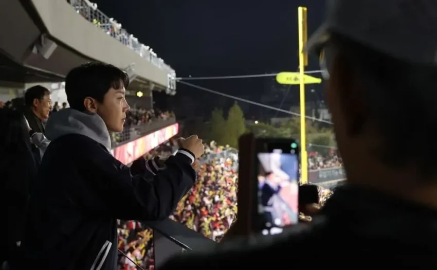 J-Hope threw the first pitch at the Korean Series game between the KIA Tigers and Samsung Lions. Despite initial delays due to weather, he eventually took part on the rescheduled date, marking his first official event after completing military service.