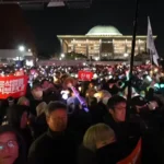 Light sticks have become prominent symbols in protests, reflecting youth creativity and a blend of activism and pop culture. Their use has sparked increased demand on e-commerce and secondhand platforms, driving unique market trends.