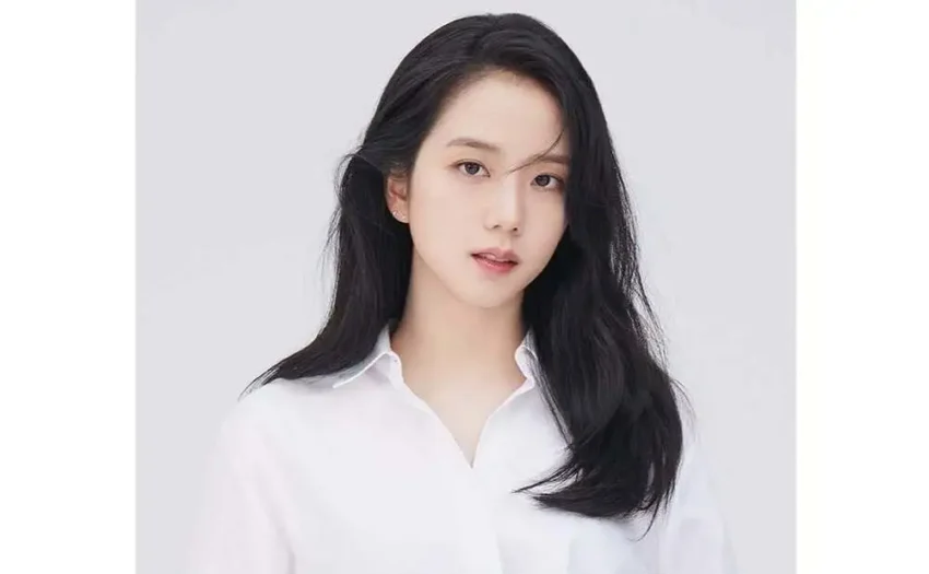 The profile of JISOO highlights her journey as a singer, actress, and BLACKPINK member, gaining global recognition. She debuted in 2016, shaped the group’s identity, and later pursued a solo career under BLISSOO.